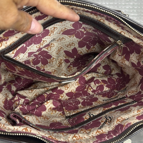 (Q0) GUESS Scandal Satchel Medium Tote, logo print - Picture 15 of 16